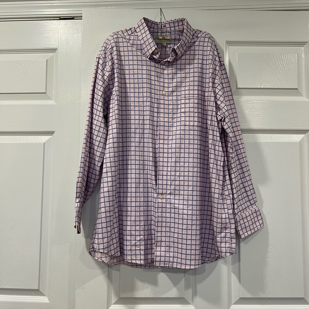 Tommy Bahama men’s dress shirt. Pink and blue Size 17 32-33